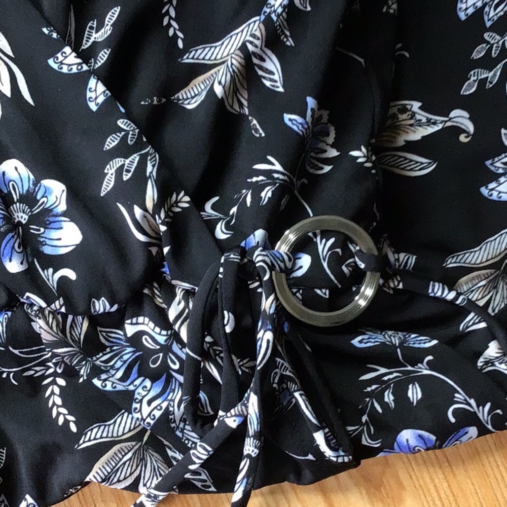 WHBM ROMPER - Picture 3 of 10